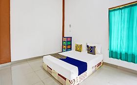 OYO 92006 Kost Sejahtera Syariah